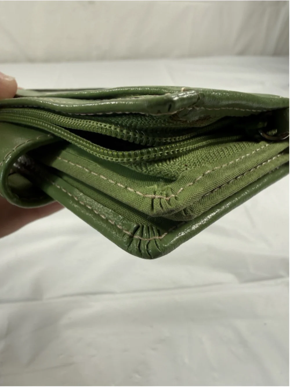 Buxton Green Leather Card Holder Wallet 3 id windows credit card and zip pocket